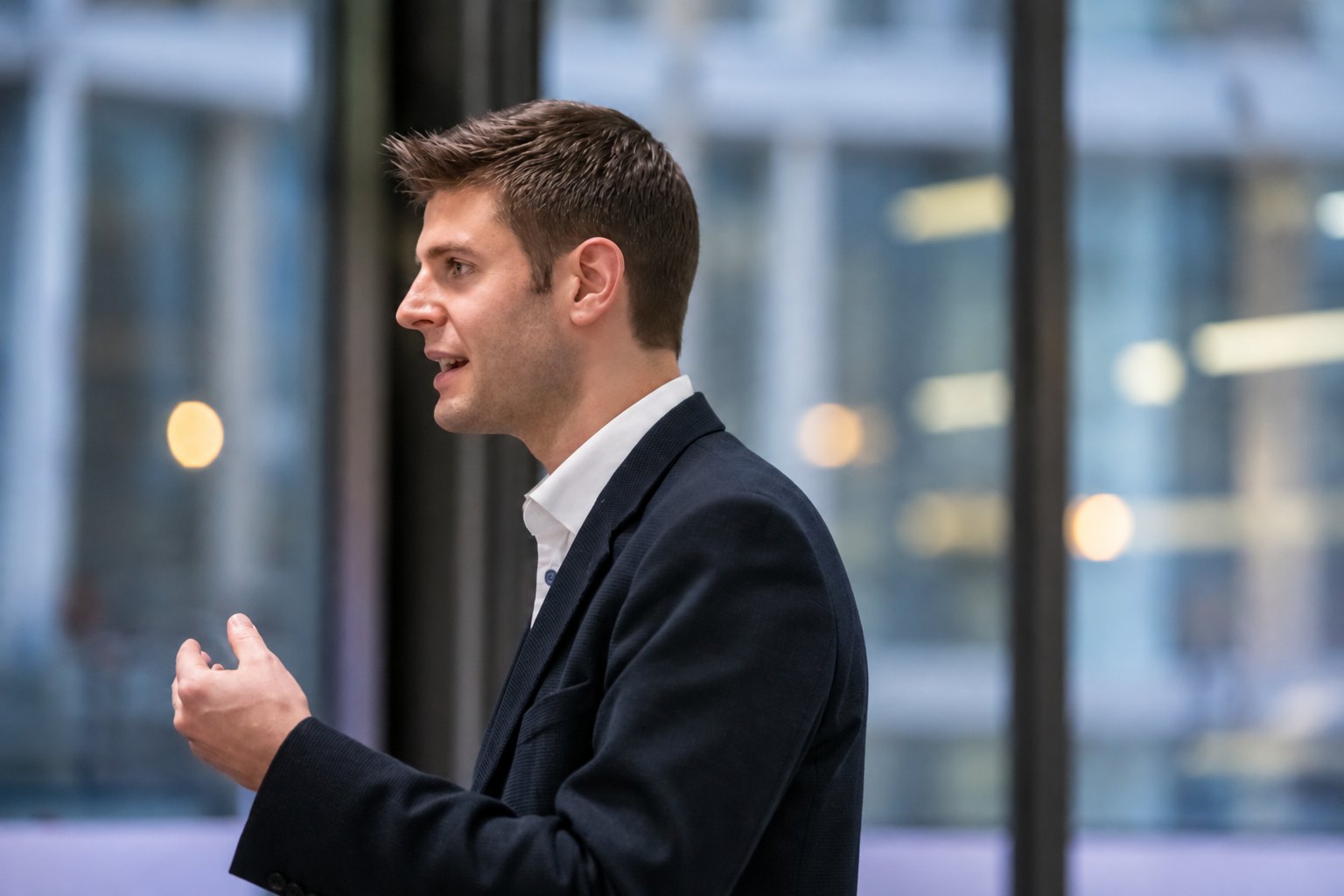 Christian Schmickler im Gespräch, im Profil